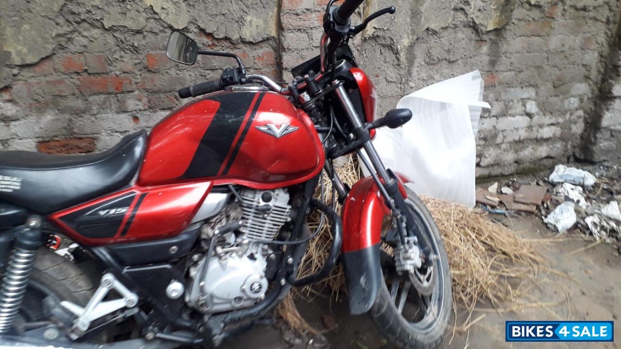Bajaj V15