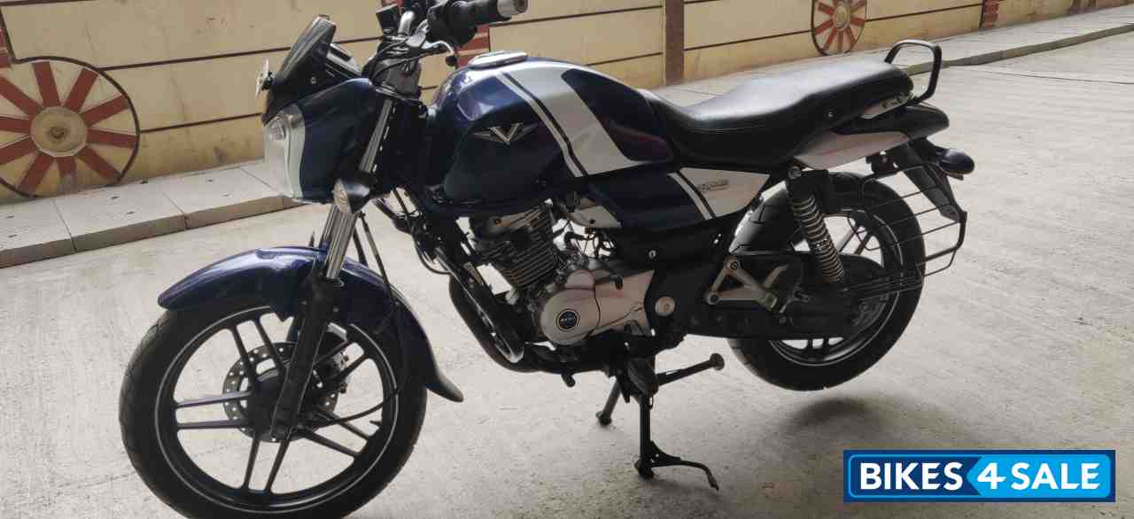 Bajaj V15