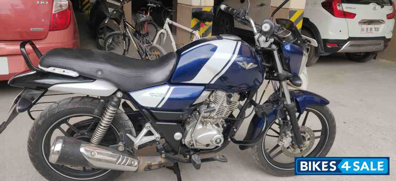 Bajaj V15