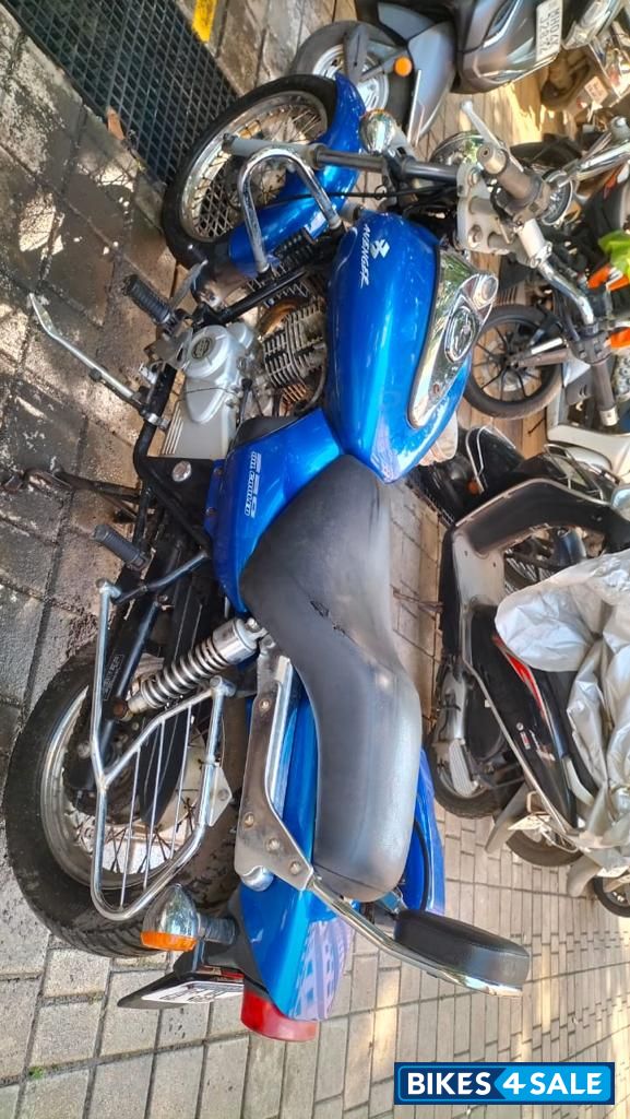 Bajaj Avenger 200 DTS-i