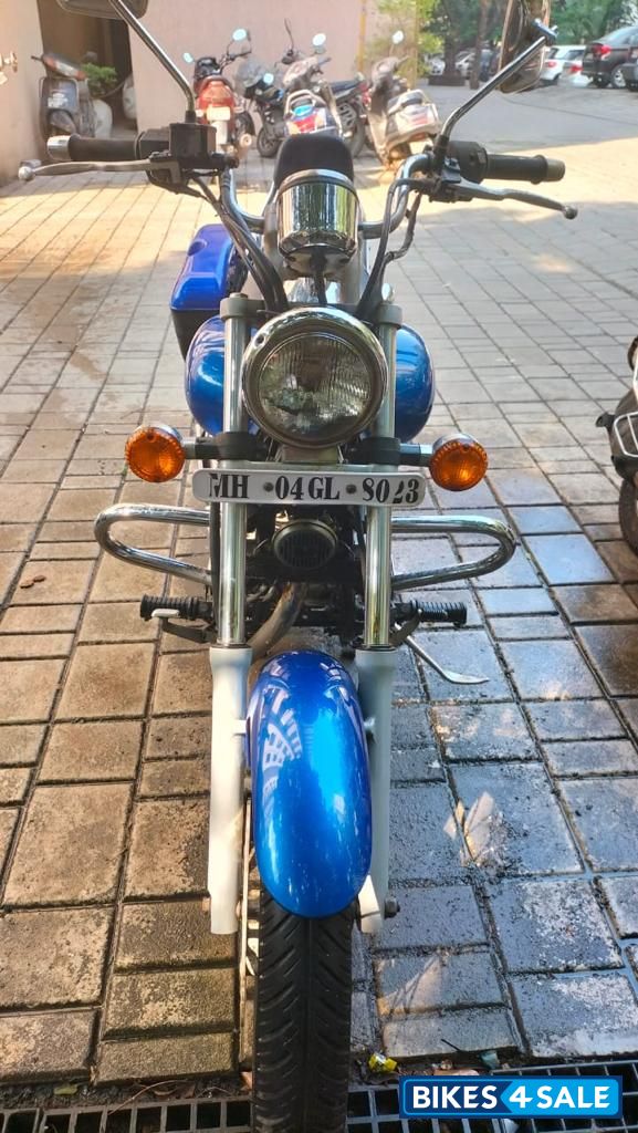 Bajaj Avenger 200 DTS-i