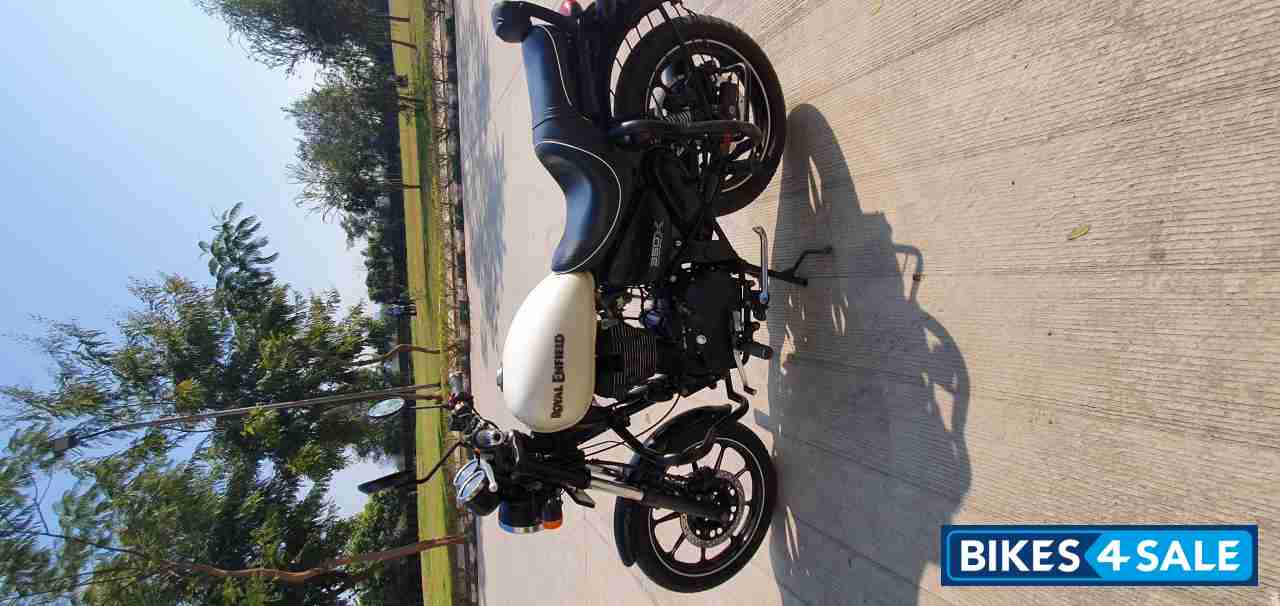 White Royal Enfield Thunderbird X 350