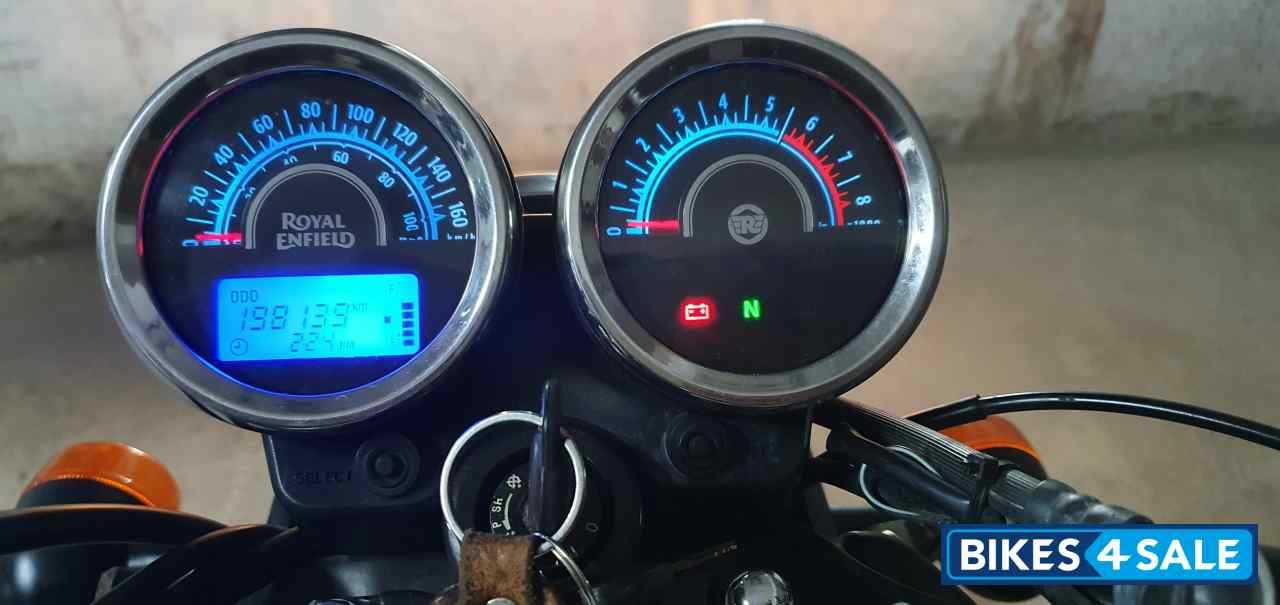 White Royal Enfield Thunderbird X 350