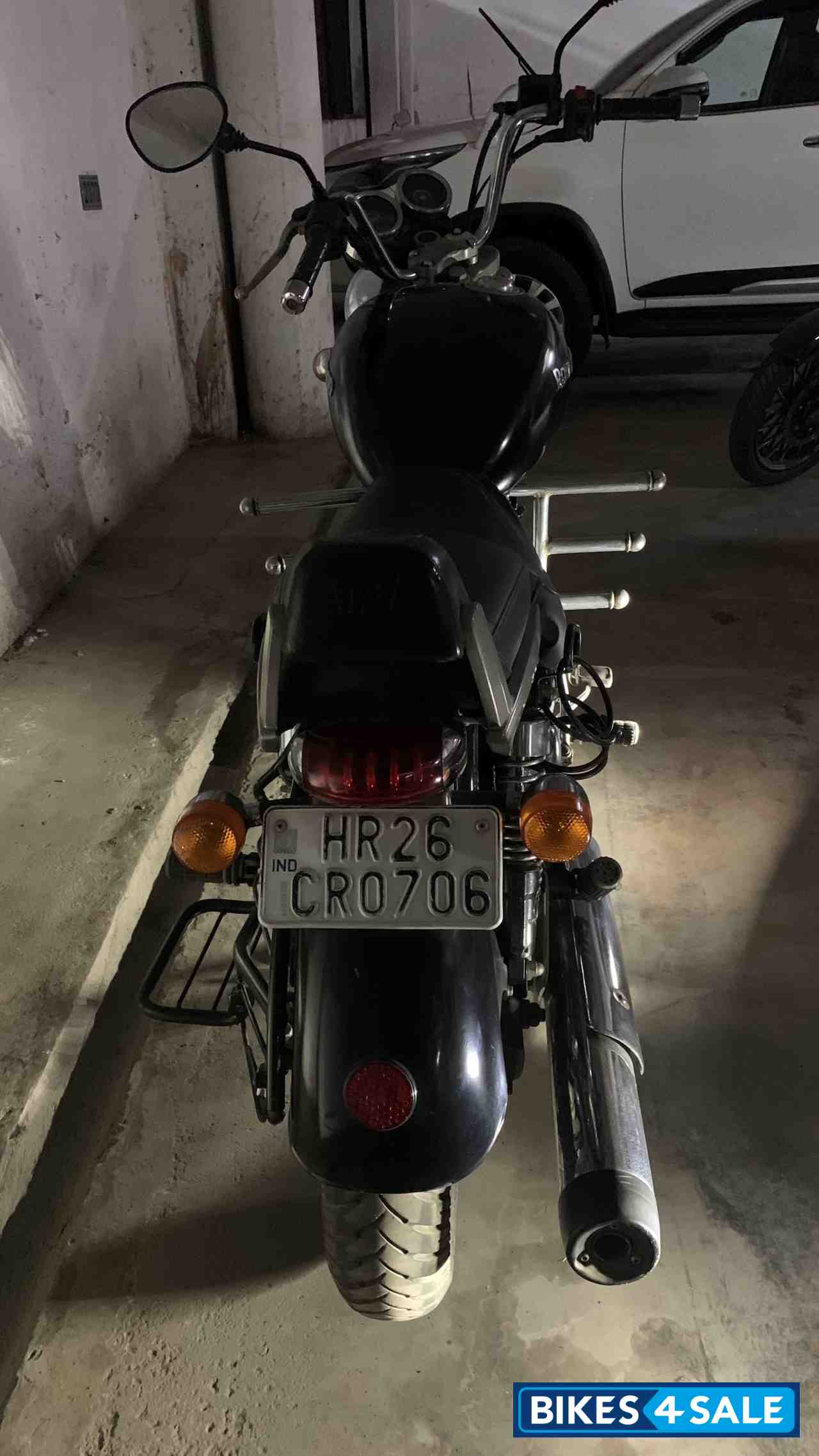 Black Royal Enfield Thunderbird 350