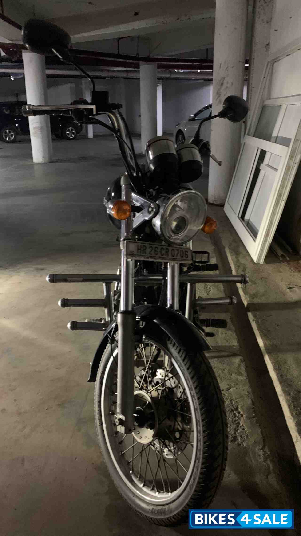 Black Royal Enfield Thunderbird 350