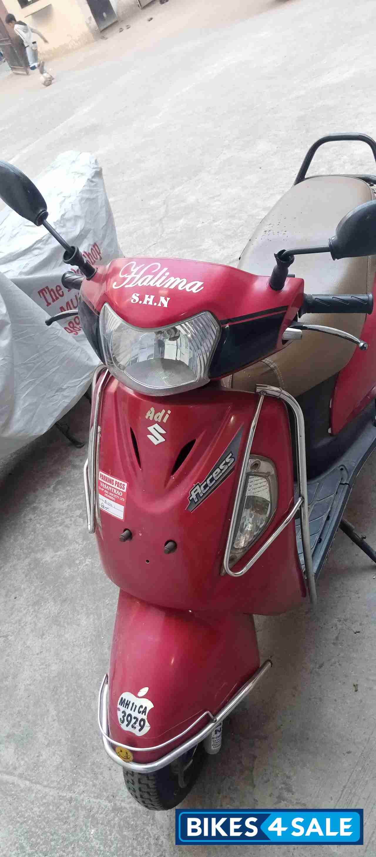 Red Suzuki Access 125