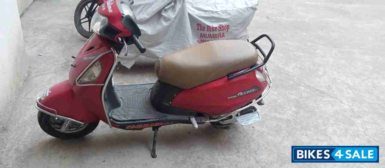 Red Suzuki Access 125