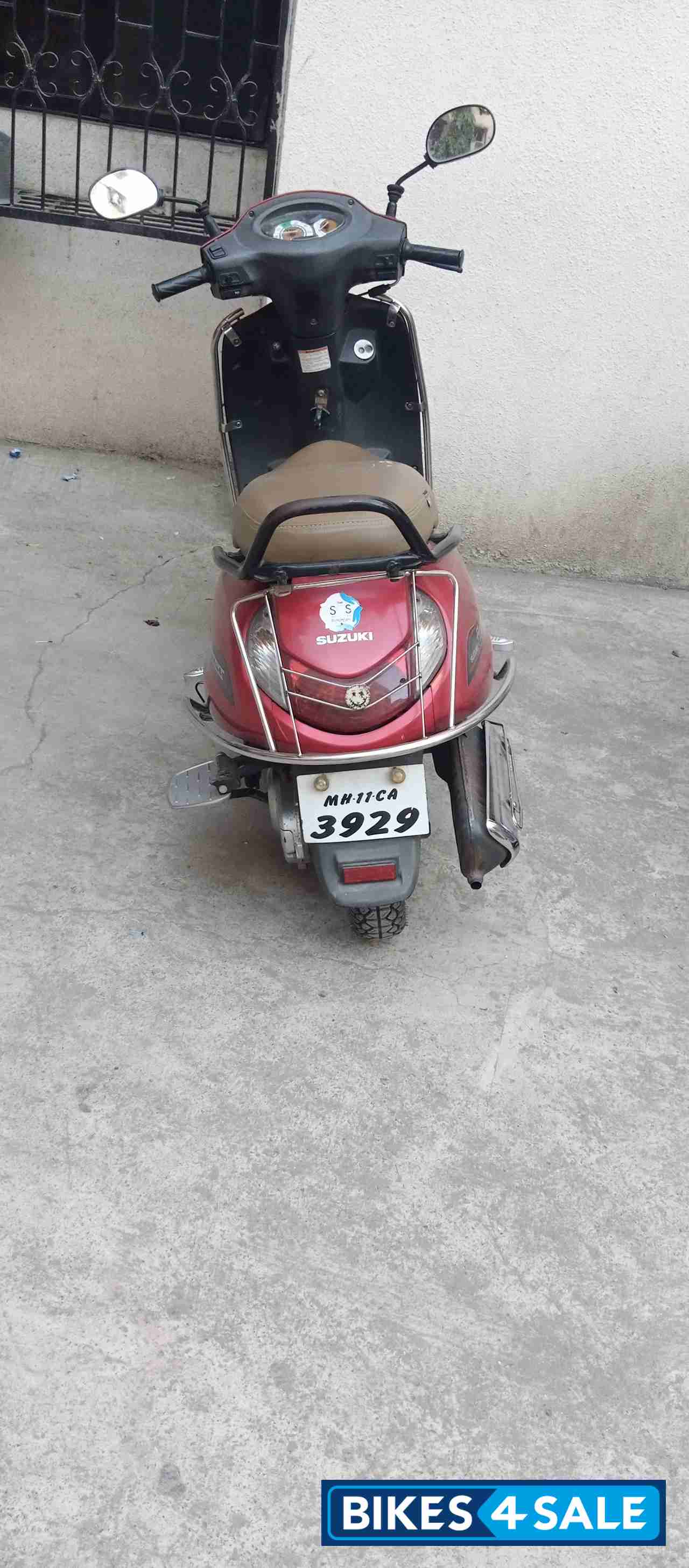 Red Suzuki Access 125