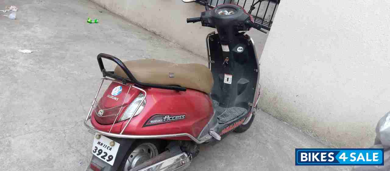 Red Suzuki Access 125