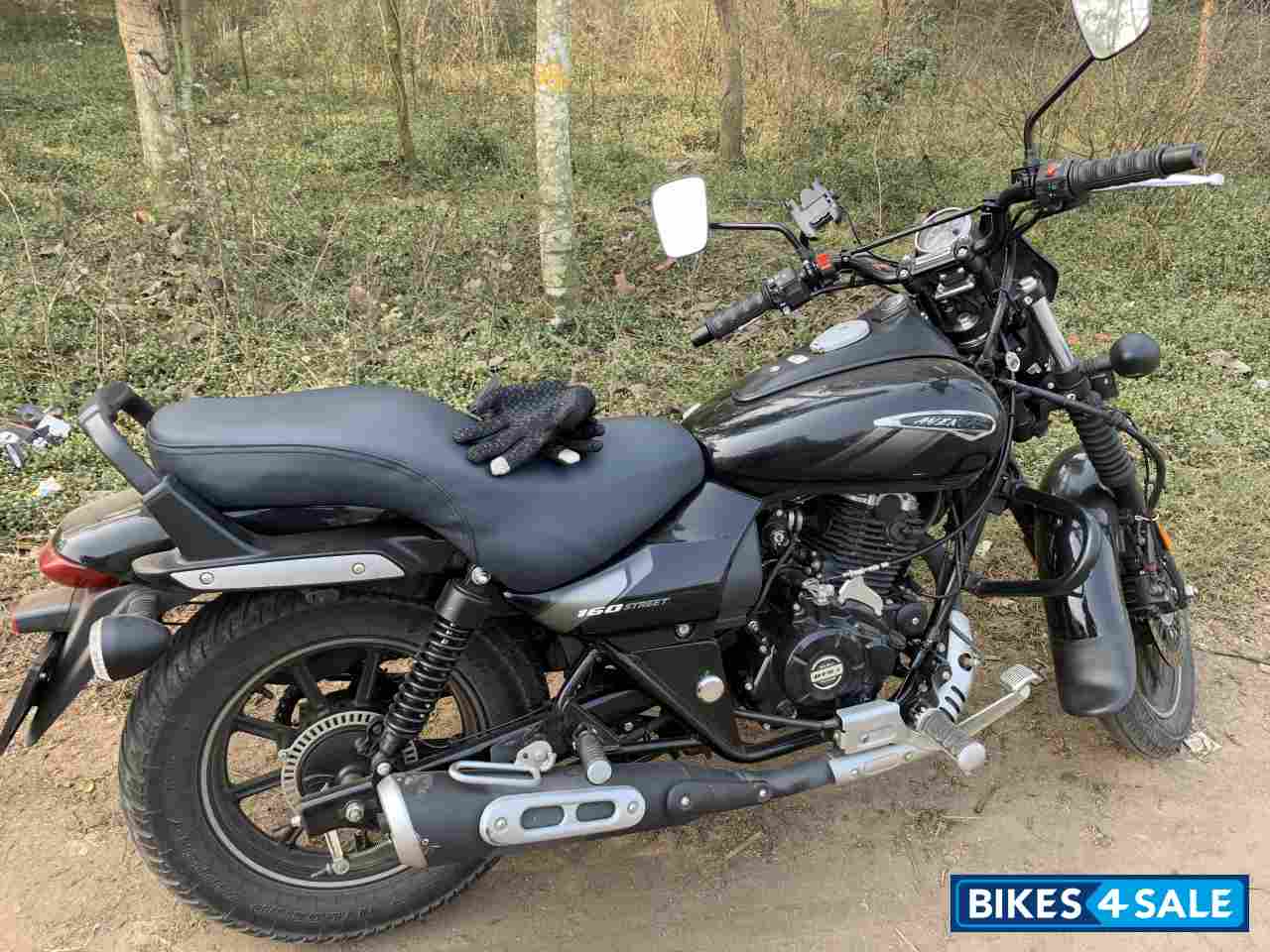 Black Bajaj Avenger Street 160 BS6