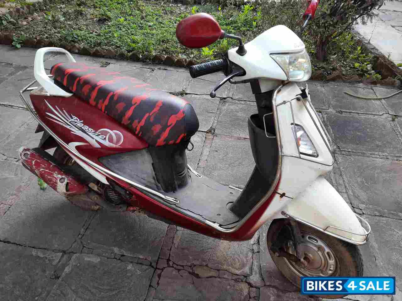 White And Red Mix Hero Pleasure