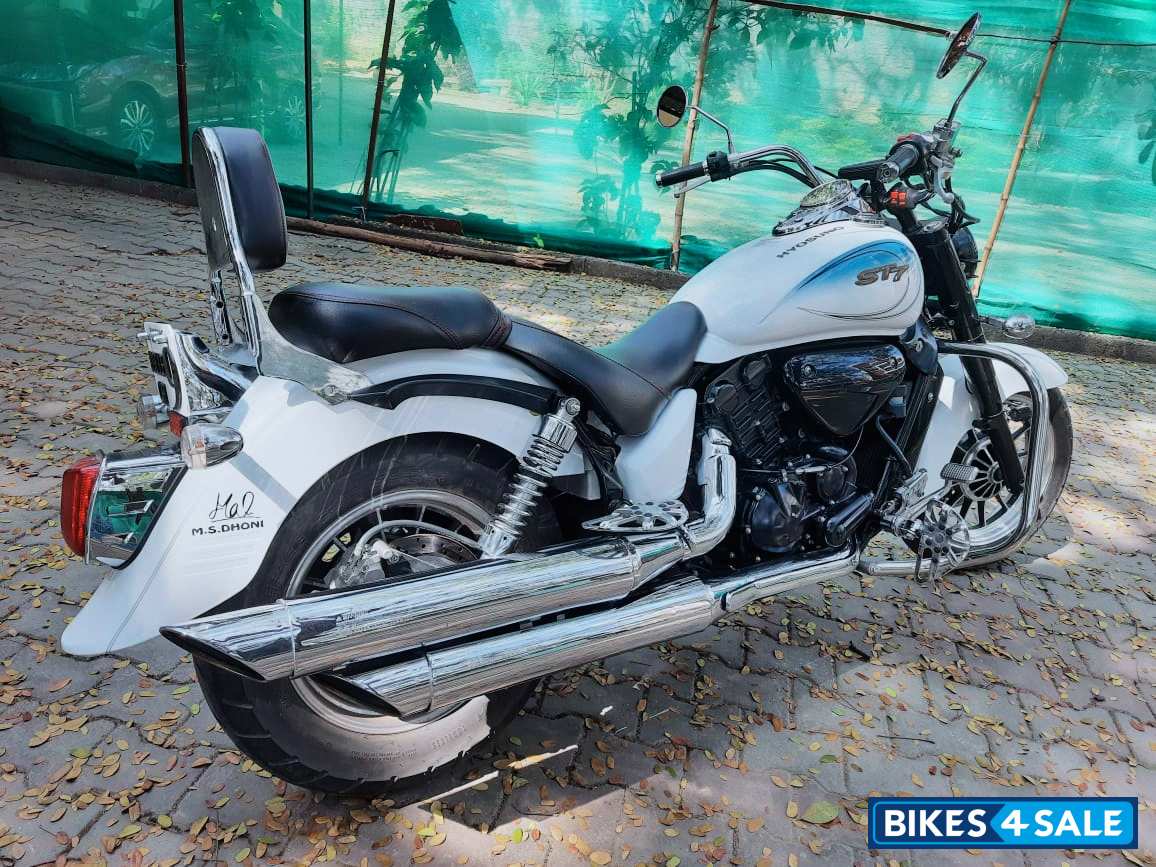 White Hyosung ST7 White Hyosung ST7