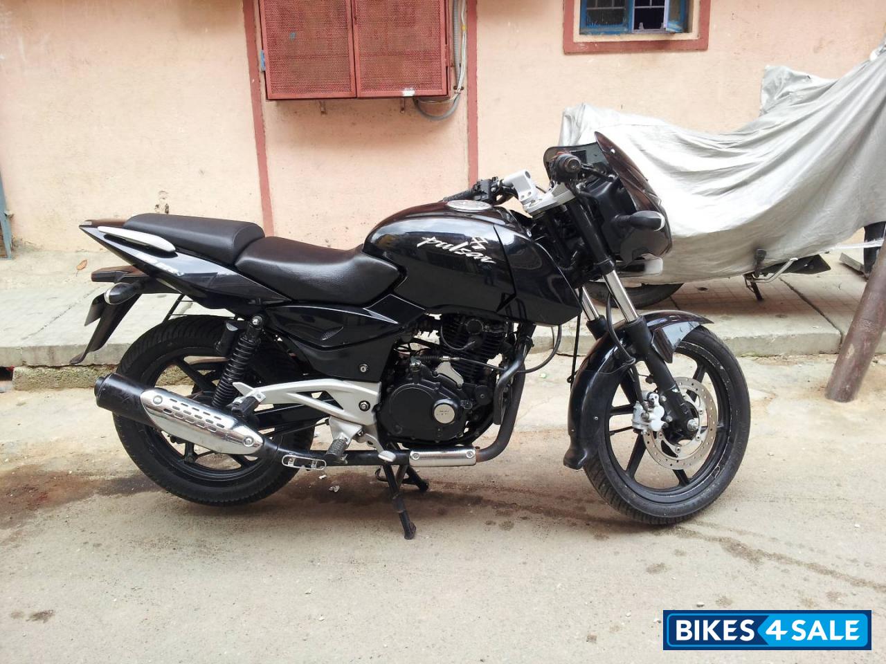 Black Bajaj Pulsar 180 DTSi Black Bajaj Pulsar 180 DTSi