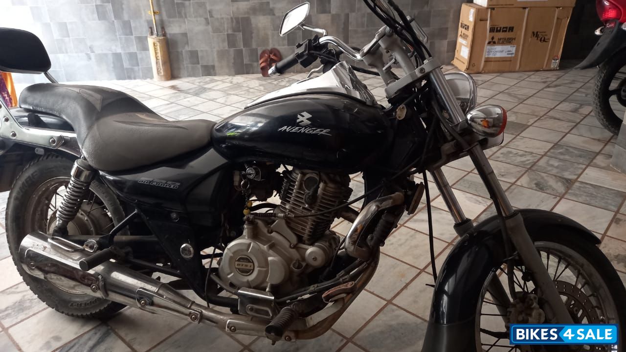 Bajaj Avenger 220 DTS-i