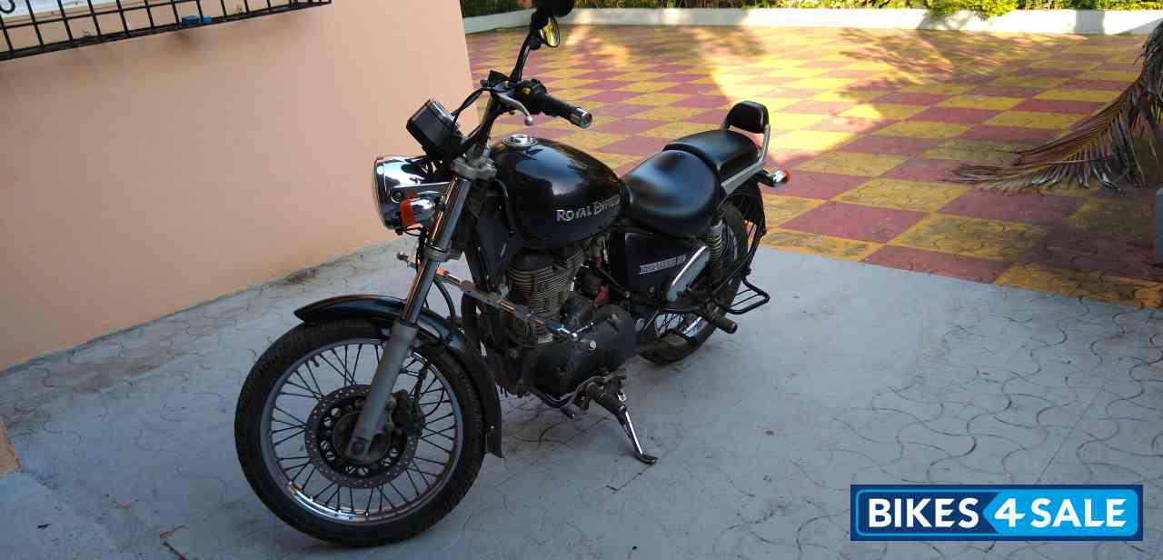 Black Royal Enfield Thunderbird 350