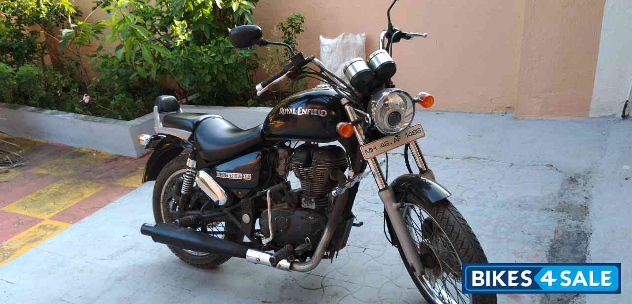 Black Royal Enfield Thunderbird 350