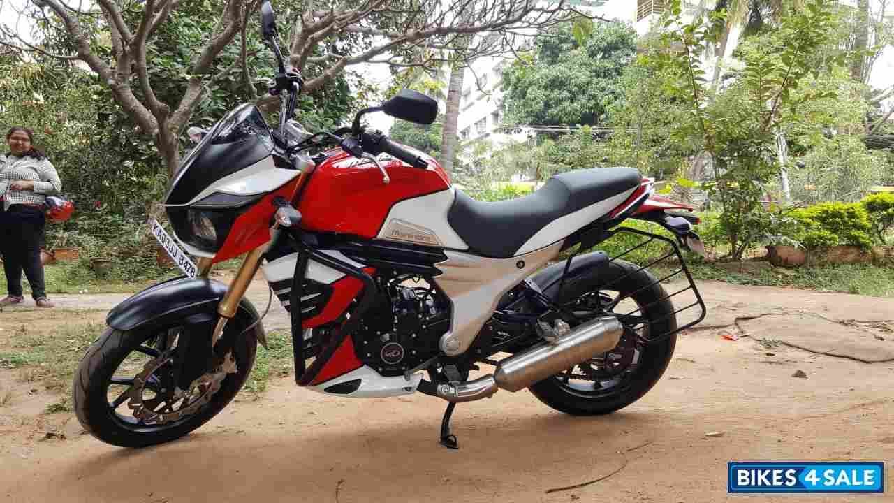 Mahindra Mojo XT 300