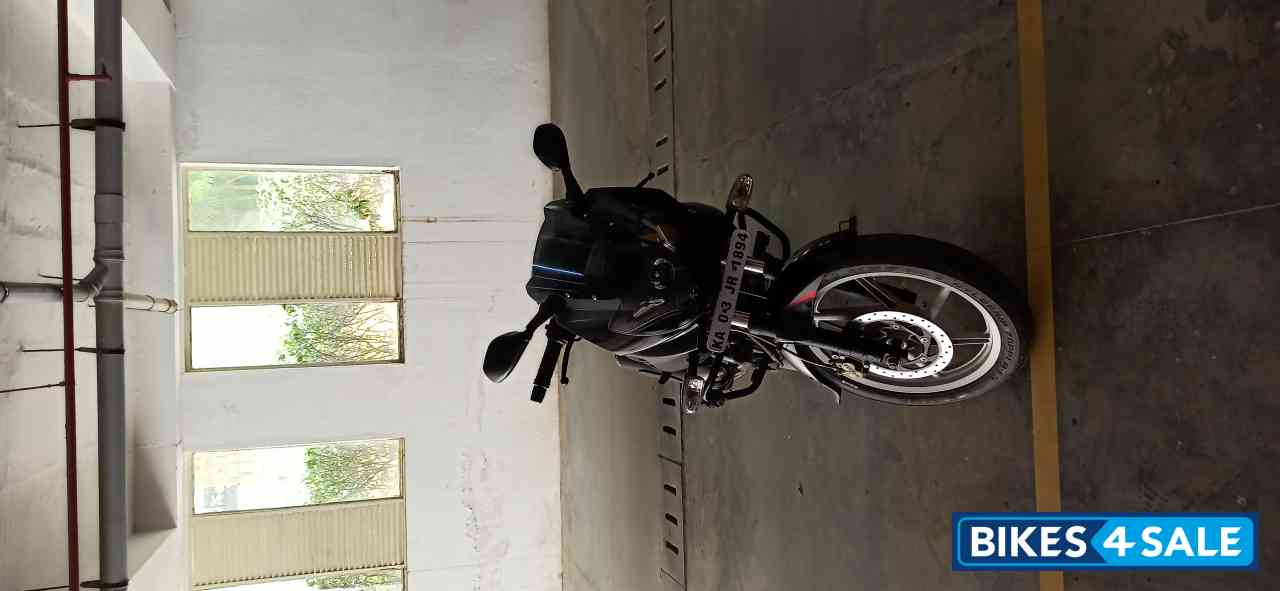 Black Bajaj Pulsar 220 DTSi Black Bajaj Pulsar 220 DTSi