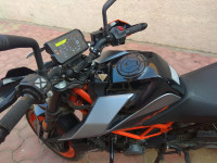 Silver Metalic KTM Duke 390 BS6