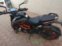 Silver Metalic KTM Duke 390 BS6