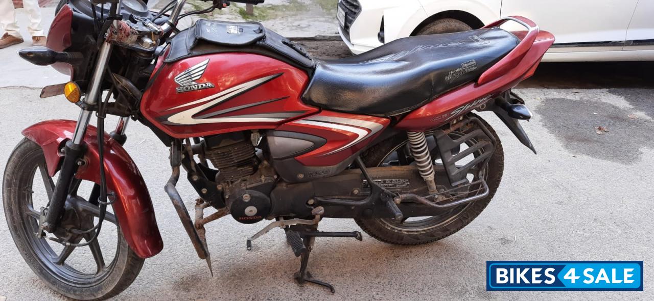 Cherry Red Honda CB Shine