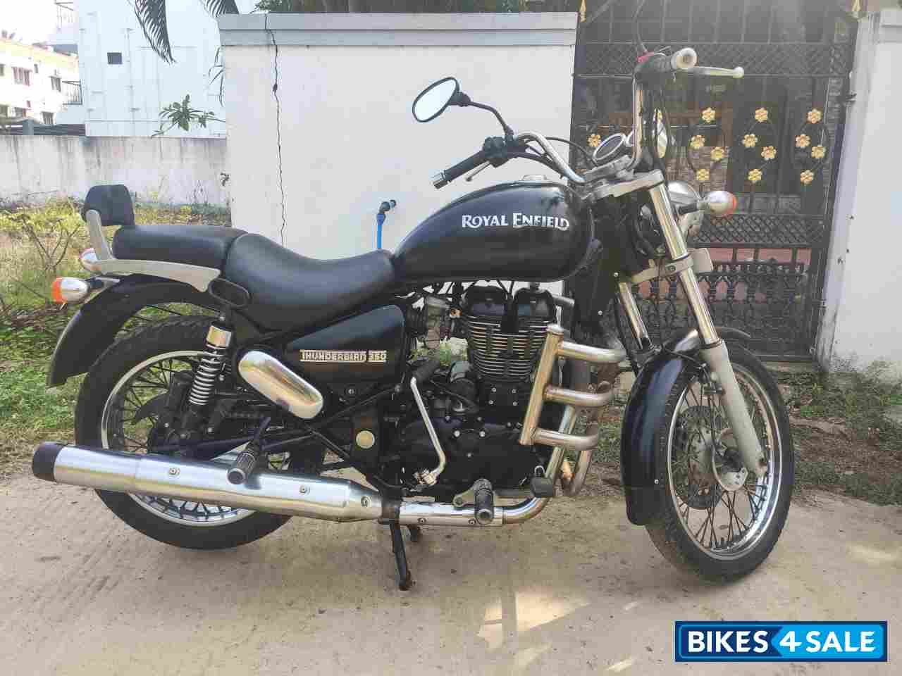 Matt Black Royal Enfield Thunderbird 350 Matt Black Royal Enfield Thunderbird 350