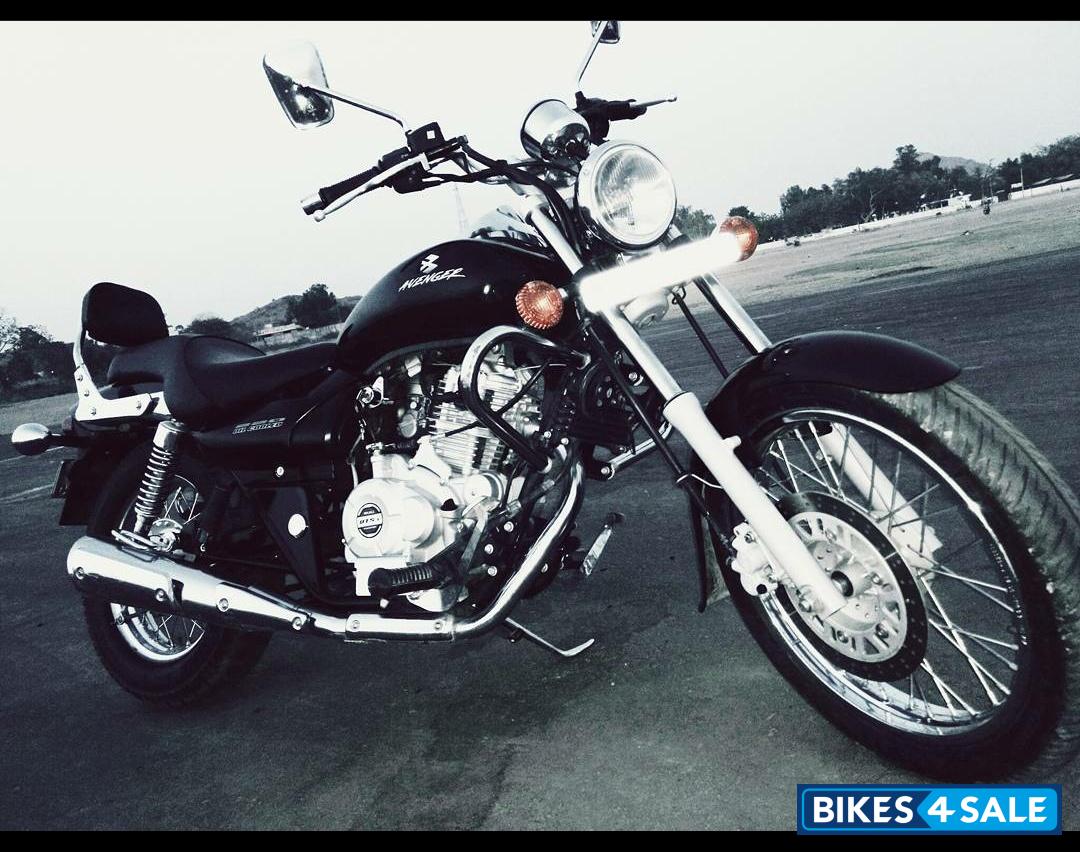 Bajaj Avenger 220 DTS-i