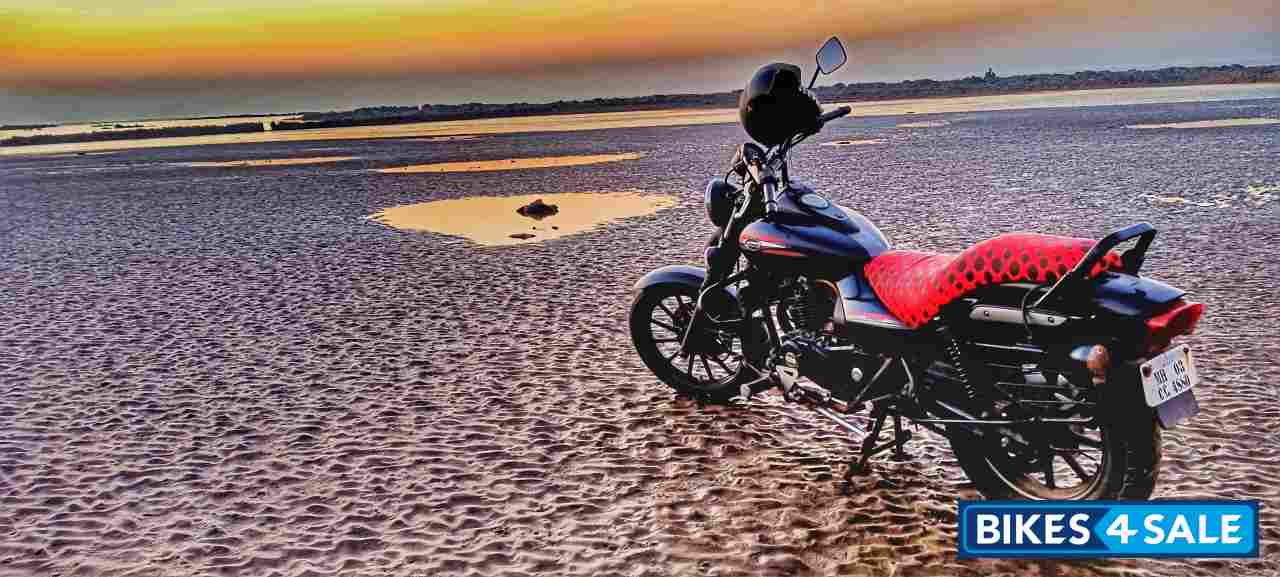 Black Bajaj Avenger Street 220