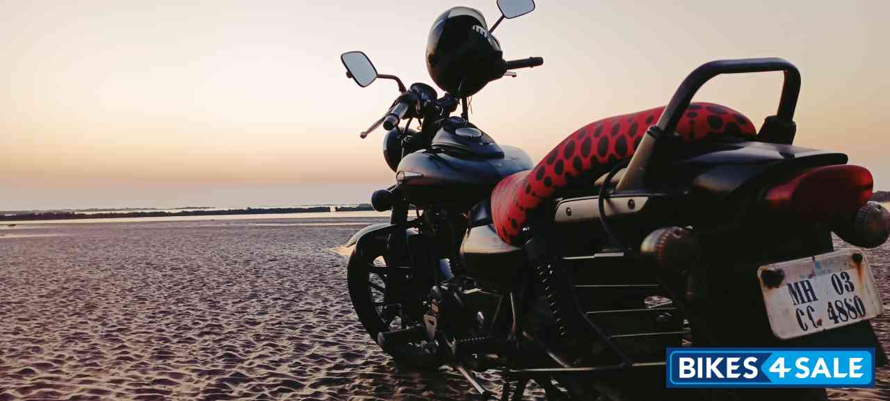 Black Bajaj Avenger Street 220