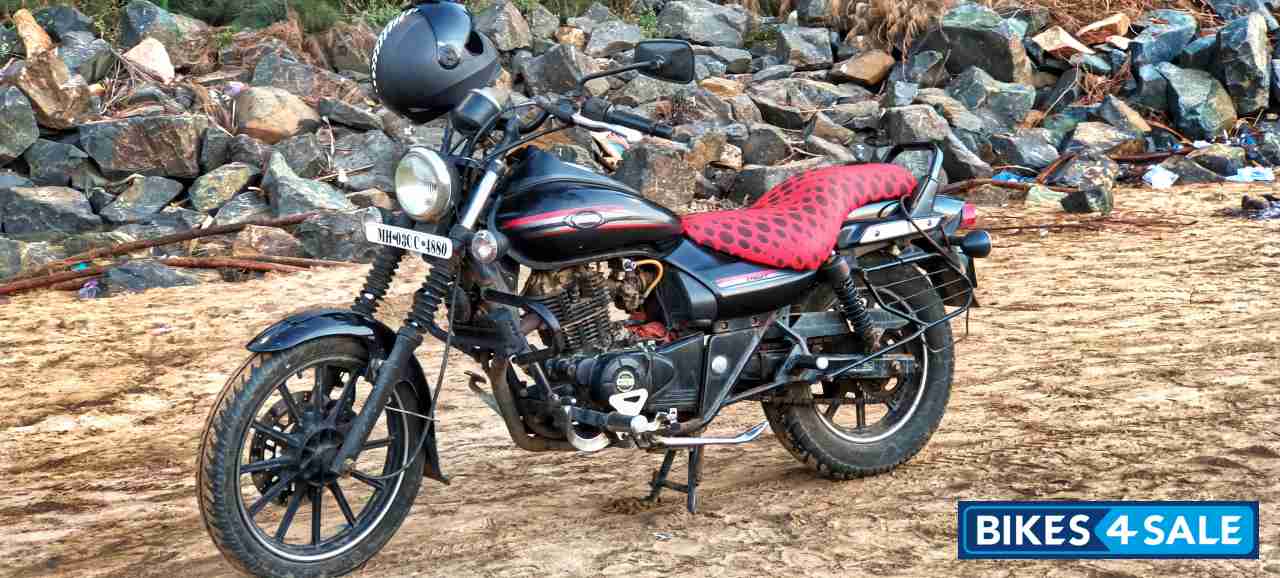 Black Bajaj Avenger Street 220