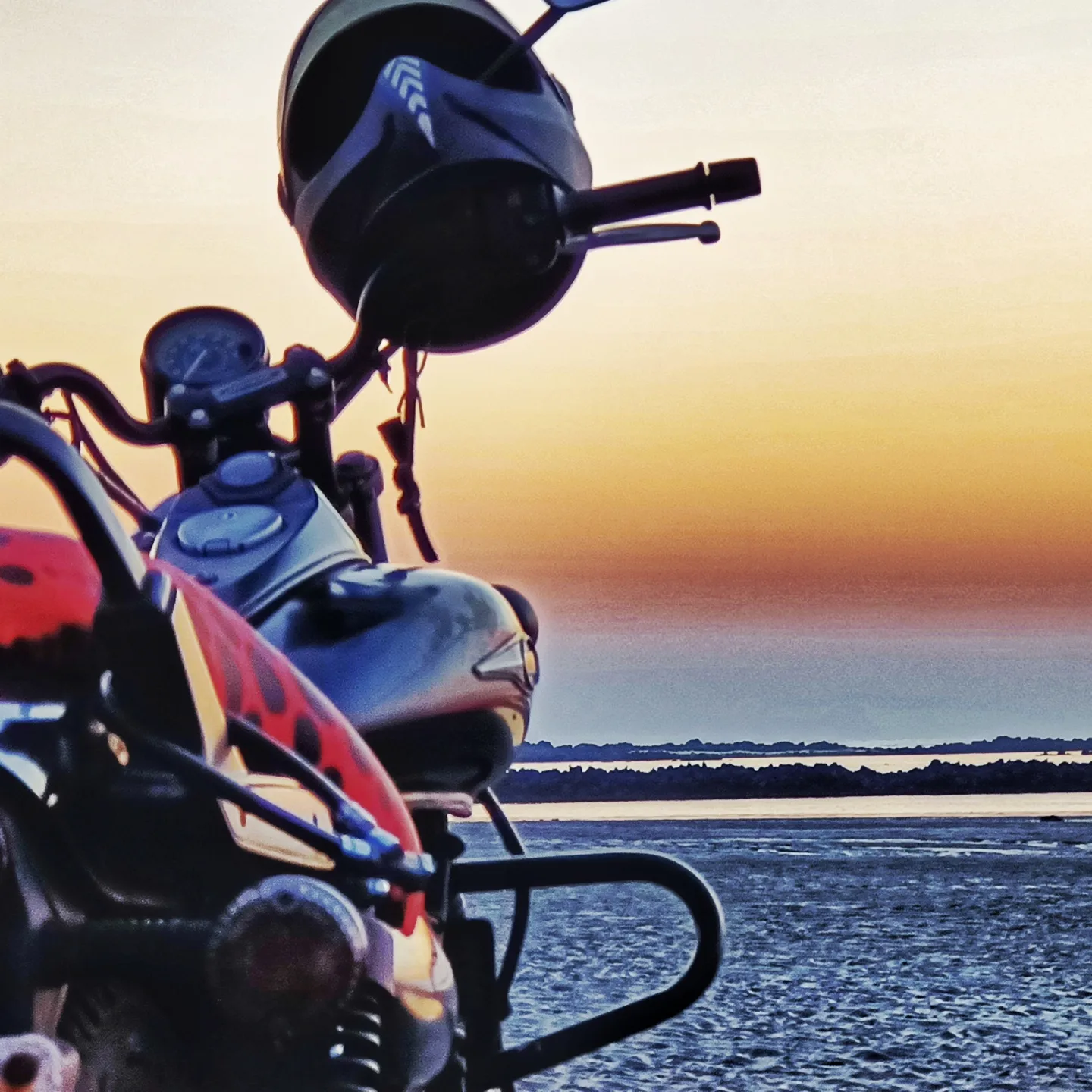 Black Bajaj Avenger Street 220