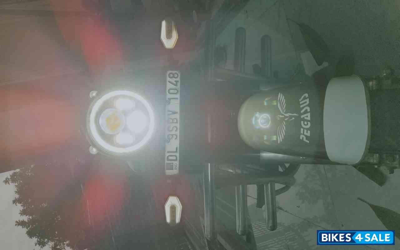 Gunmetal Grey Royal Enfield Classic Gunmetal Grey