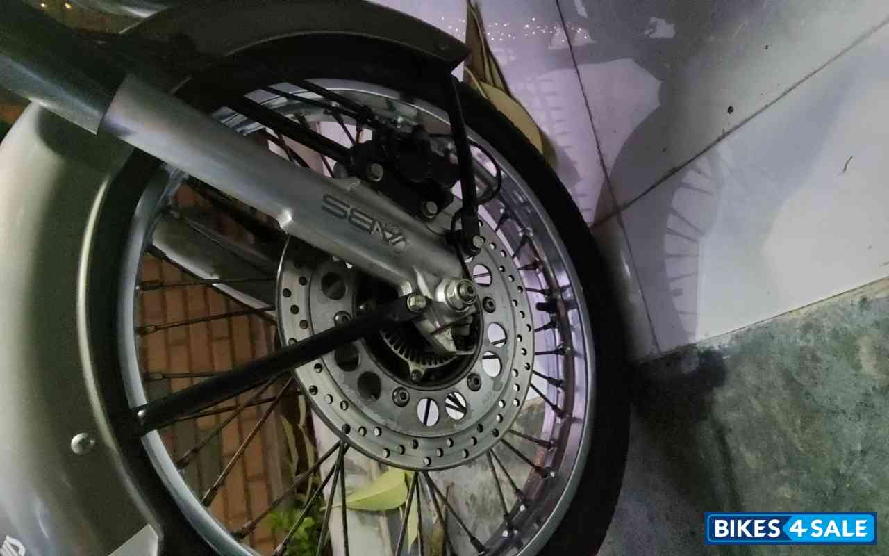 Gunmetal Grey Royal Enfield Classic Gunmetal Grey