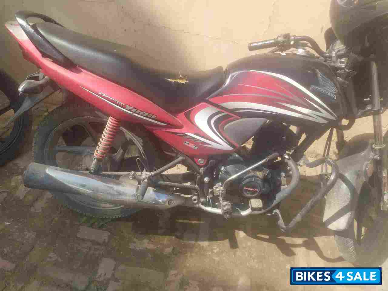 Red Black Honda Dream Yuga