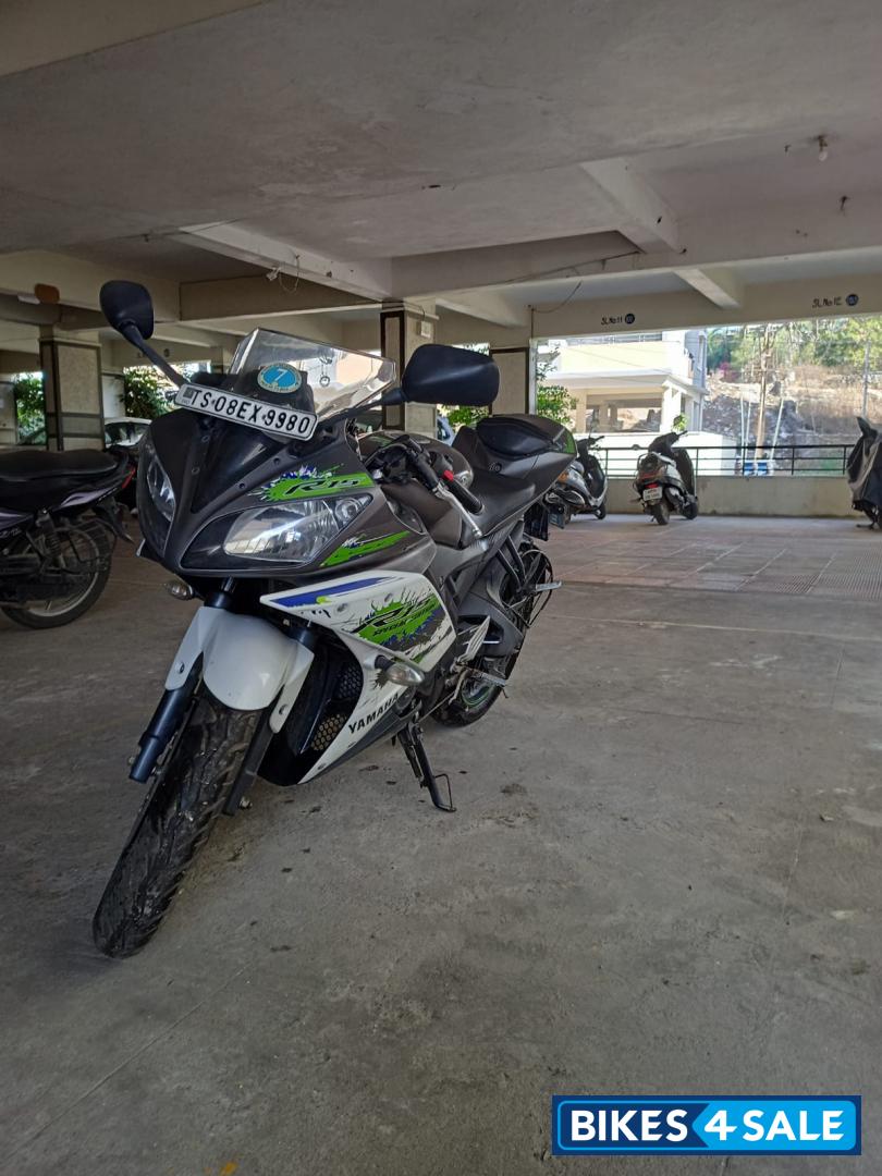 White And Green Combination Yamaha YZF R15