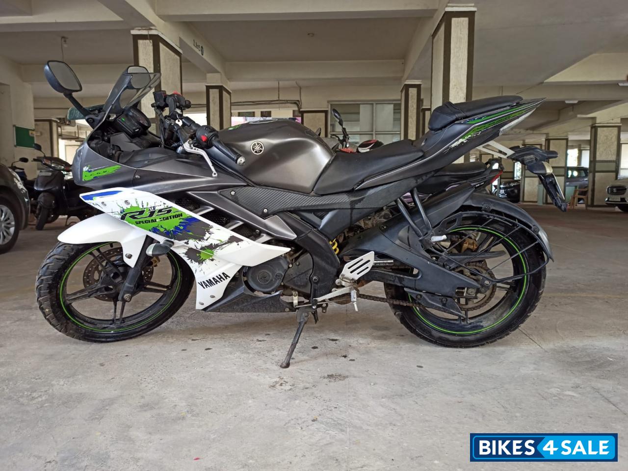 White And Green Combination Yamaha YZF R15
