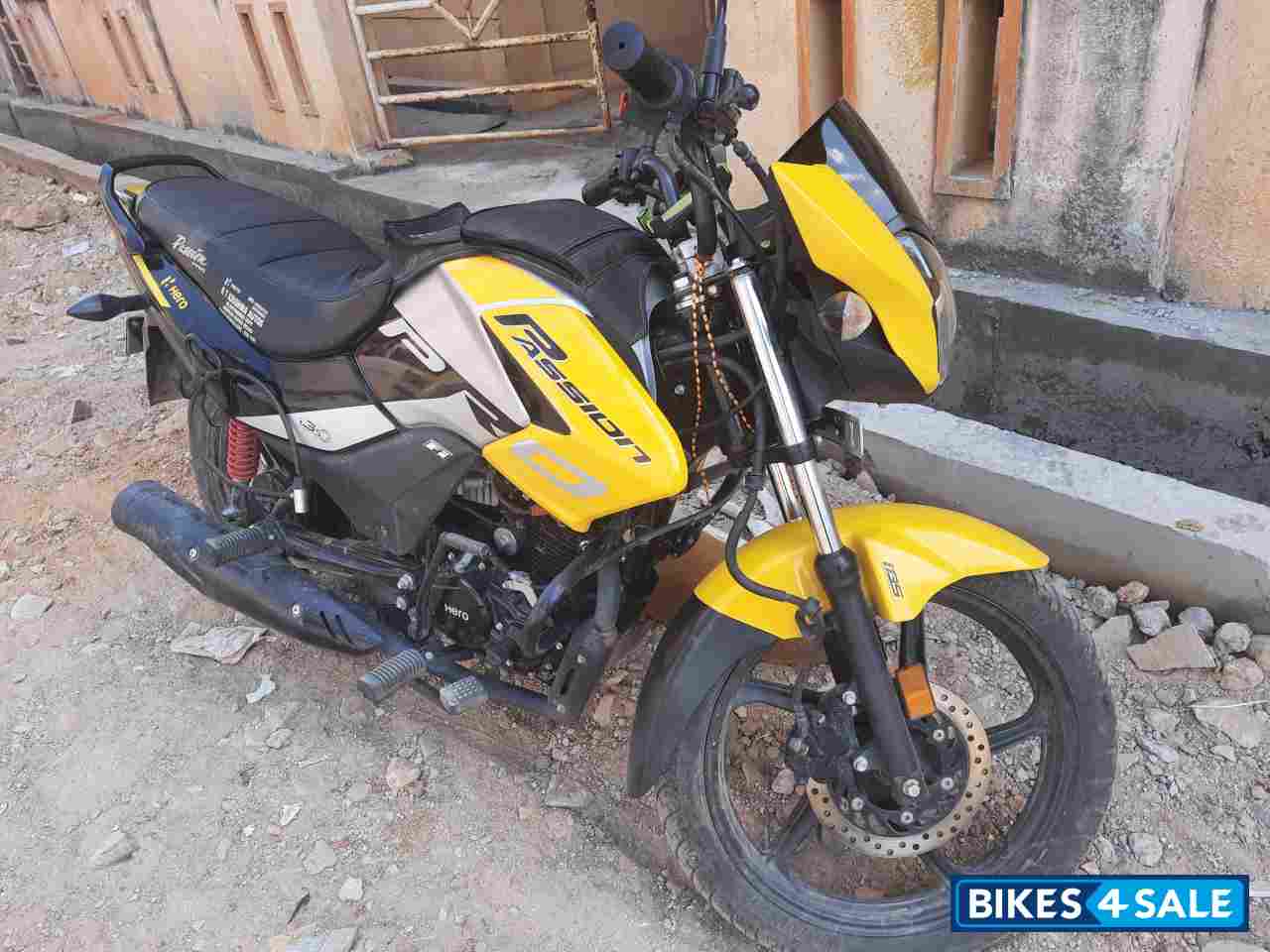 Yellow And Black Hero Passion Pro BS6