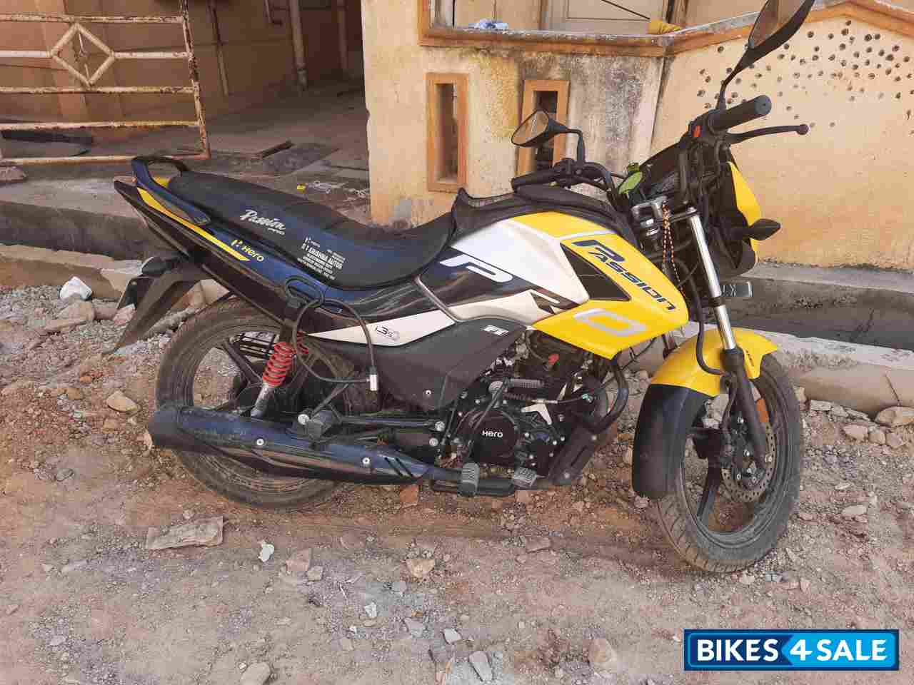 Yellow And Black Hero Passion Pro BS6