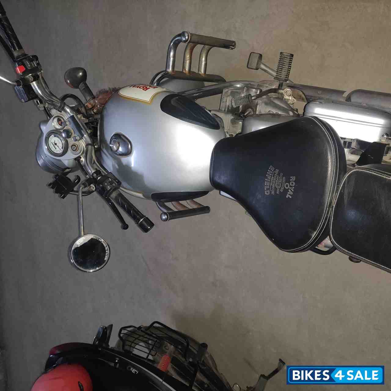 Silver Royal Enfield Classic 350 Silver Royal Enfield Classic 350