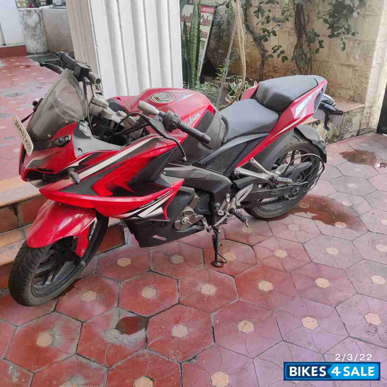 Bajaj Pulsar RS 200 ABS