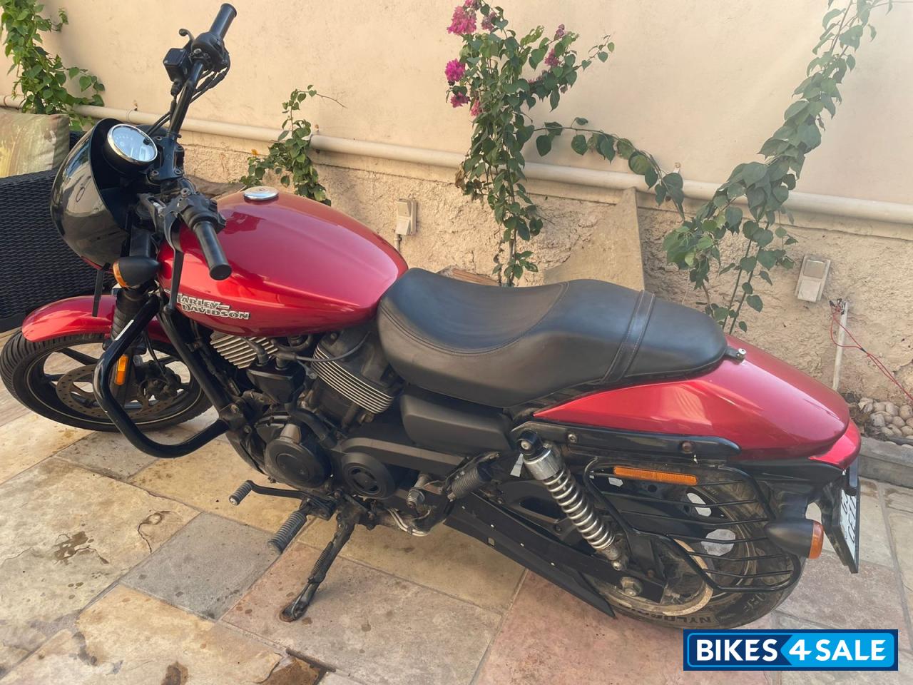 Red Harley Davidson Street 750