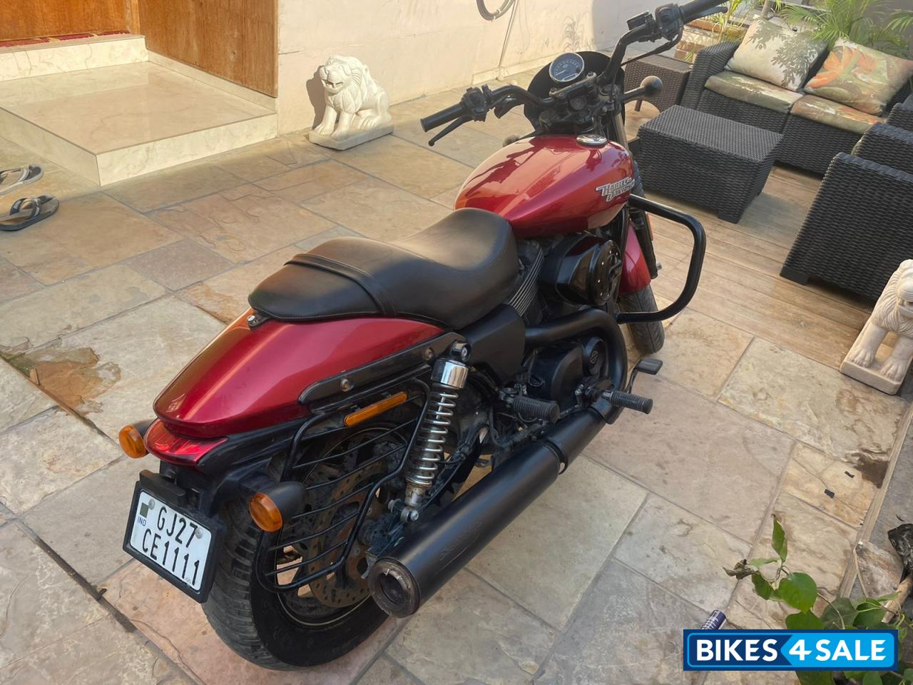 Red Harley Davidson Street 750