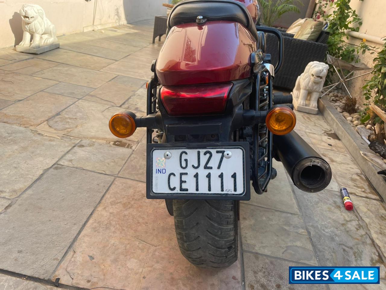 Red Harley Davidson Street 750