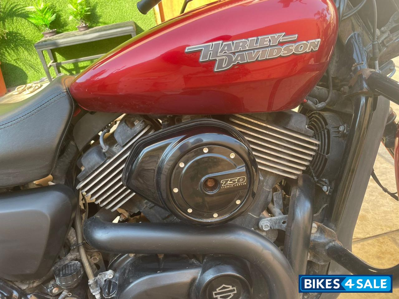 Red Harley Davidson Street 750