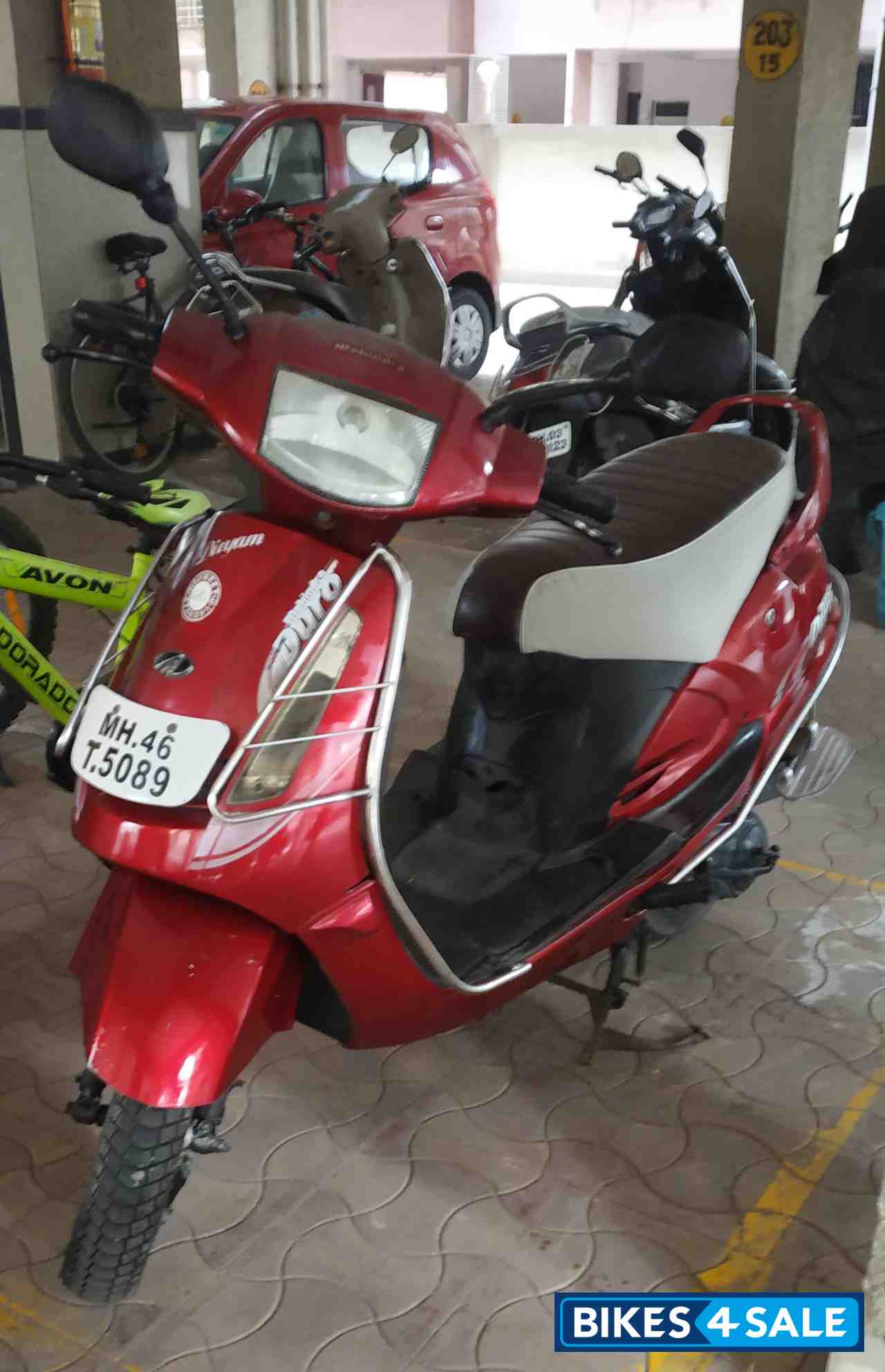 Red Mahindra Duro