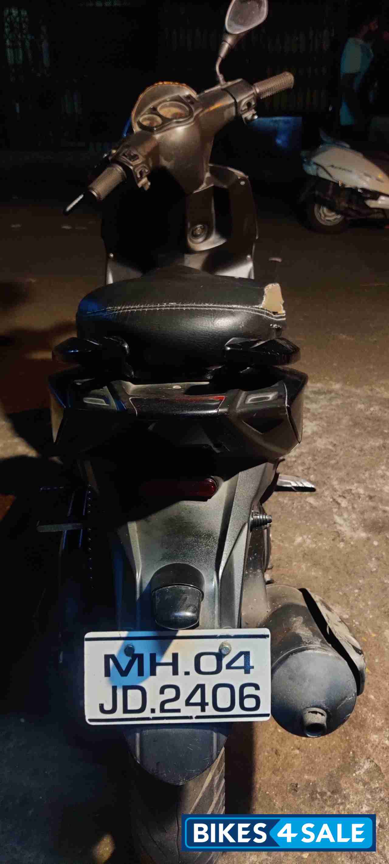 Black Aprilia SR 150