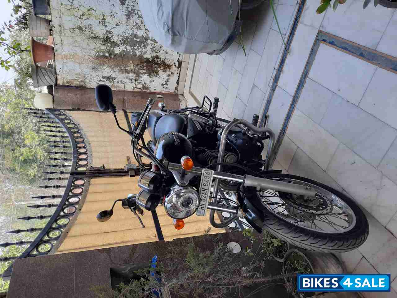 Black Royal Enfield Thunderbird 350