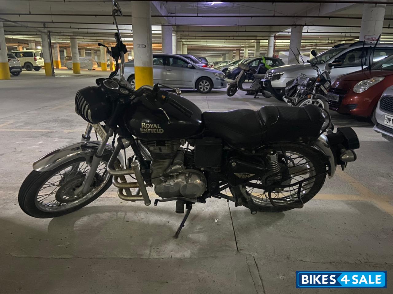 Black Royal Enfield Bullet Electra Twinspark