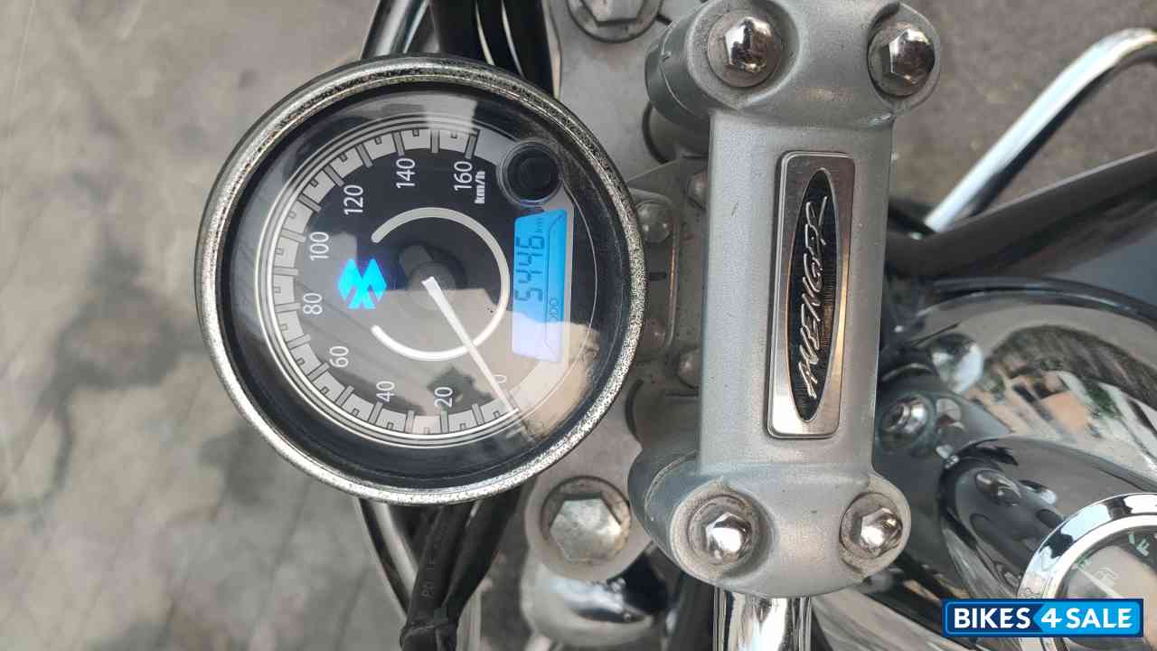 Black Bajaj Avenger Cruise 220