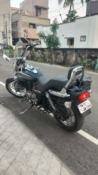 Black Bajaj Avenger Cruise 220
